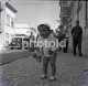 20 NEGATIVES SET 1960s WOMAN FEMME MAN BEACH PLAGE STRAND BABY PORTUGAL AMATEUR 60mm NEGATIVE NOT PHOTO FOTO - Non Classificati