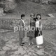 Delcampe - 20 NEGATIVES SET 1960s WOMAN FEMME MAN BEACH PLAGE STRAND BABY PORTUGAL AMATEUR 60mm NEGATIVE NOT PHOTO FOTO - Non Classificati