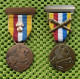 2 X Medaille - MILITAIR - Marche De 'Armée Luxembourg -  Original Foto  !! - Andere & Zonder Classificatie