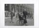 Photographie ECRIVAINE Sidone Gabrielle COLETTE"Colette En Fauteuil Roulant"années 50"romancière Femme De Lettres - Beroemde Personen