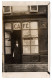 Carte Photo ,jeune Femme ,façade De Café - Cafés