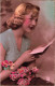 FANTAISIE - Femme - Femme Lisant Une Lettre - Blonde - Roses - Carte Postale - Women
