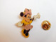 Superbe Pin's   , Disney , Minnie , Signé Arthus Bertrand , Petites Lettres - Disney