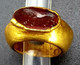 Delcampe - Antiquité - Archéologie - Bague Romaine En Or - Intaille Romaine Gravée D'un Lion Passant à Gauche - Monture En Or - - Archeologie