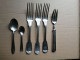 UN LOT DE COUVERTS EN METAL ARGENTE - Silverware