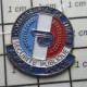 511C Pin's Pins / Beau Et Rare / POLICE / SECURITE PUBLIQUE COMMISSARIAT DE THIERS AMICALE - Police