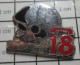 511B Pin's Pins / Beau Et Rare / POMPIERS / LE 18 FLAMME INCENDIE CASQUE F1 LANCE Par DELSART - Brandweerman