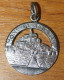 Beau Pendentif Médaille Années 50/60 Aluminium Anodisé Brillant "Mont Saint Michel" Normandie Medal - Religion & Esotérisme