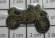 511B  Pin's Pins / Beau Et Rare / MOTOS / PETITE MOTO DE CROSS NOIRE ET DORé - Motorräder