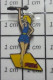 511B Pin's Pins / Beau Et Rare / PIN-UP / BLONDE DU JURA - Pin-Ups