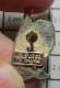 511B Pin's Pins / Beau Et Rare / BIERES / BOUTEILLE ET VERRE DE BIERE LE VILLAGE - Birra