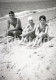 Delcampe - 7 NEGATIVES SET BOYS GIRLS BEACH PLAGE PORTUGAL ORIGINAL AMATEUR 60/90mm NEGATIVE NOT PHOTO FOTO - Ohne Zuordnung