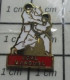 1616B Pin's Pins / Beau Et Rare / SPORTS / JUDO CLUB JCAL MANQUEL Ne Pas Oublier Le Dernier E SVP ! - Judo