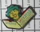 SP08 Pin's Pins / Rare Et De Belle Qualité / MEDIAS / HEBDO PRESSE ECRITE VENDREDI Pour Les Robinson Crusoe Modernes - Media