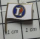 1010 Pin's Pins / Beau Et Rare / MARQUES / MAGASIN LECLERC DRAPEAU - Marques