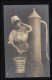Mode-AK Nachdenkliche Frau Mit Eimer An Wasserpumpe, BADEn-BADEN 19.8.1909 - Moda
