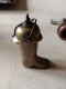 Delcampe - Tres Rare  Briquet De Poilu Allemant Casque A Pointe Et Botte + Lampe Obus - 1914-18