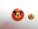 Beau Pin's , Disney , Mickey , Disney Club , Signature En Relief , Diamètre : 23 Mm - Disney