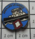 411i Pin's Pins / Beau Et Rare / BATEAUX / REMORQUEUR ABEILLES LE HAVRE Par PICHARD - Bateaux