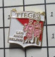 713i Pin's Pins / Beau Et Rare / ASSOCIATIONS / TIEGE LES AMIS REUNIS Province De Liège Dans La Commune De Jalhay - Verenigingen