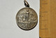 Médaille En Métal Argenté (ARGENT ?) On Ne Passe Pas Pour Nos Braves Soldats 1916 Belgique Yser ? Pendentif - Autres & Non Classés