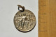 Médaille En Métal Argenté (ARGENT ?) On Ne Passe Pas Pour Nos Braves Soldats 1916 Belgique Yser ? Pendentif - Other & Unclassified