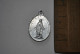 Ancienne Médaille ND Notre Dame De Beauraing Priez Pour Nous Pendentif Aluminium Alu Souvenir - Religion &  Esoterik