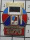 615D Pin's Pins / Beau Et Rare / CARBURANTS / POMPE A ESSENCE 1970 ELF - Carburants