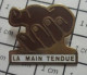 713i Pin's Pins / Beau Et Rare / ASSOCIATIONS / MAIN BRUNE LA MAIN TENDUE Un Euro Madame ! - Asociaciones