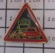 411B Pin's Pins / Beau Et Rare / AUTOMOBILES / AUTO-ECOLE ROGER MOTO AUTO CAMION - Other & Unclassified