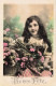 Bonne Fete Enfant Portrait De Petite Fille Avec Des Fleurs - Retratos