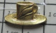 320 Pin's Pins / Beau Et Rare / BOISSONS / TASSE ET SOUCOUPE  METAL JAUNE CAFE VELOURS NOIR - Bevande