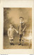 CARTE PHOTO NON IDENTIFIEE REPRESENTANT  2 ENFANTS JULES ET RAYMONDE POSANT DANS UN STUDIO PHOTO - A Identifier