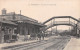 PUTEAUX (Hauts-de-Seine) - La Gare Et La Passerelle - Voie Ferrée - Ecrit (2 Scans) - Puteaux