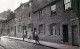 "Woolleys Yard, 1933" Nottingham Street, Families, Unemployment, Low Wages, Economic Depression [CPM Nostalgia Postcard] - Groepen Kinderen En Familie