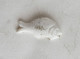 FEVE ANCIENNE  EN PORCELAINE BLANCHE EMAILLEE LAPLAGNE - POISSON LIMANDE 32 - Anciennes