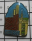 1920 Pin's Pins / Beau Et Rare / VILLES / AIGUESO EGLISE CLOCHER Par FA7 - Steden