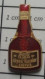 1920 Pin's Pins / Beau Et Rare / THEME : BOISSONS / BOUTEILLE D'ALCOOL GRAND MARNIER - Getränke