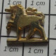 2120  Pin's Pins / Beau Et Rare / ANIMAUX / LICORNE METAL JAUNE - Dieren