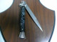 Delcampe - Novità KNIFE-a Scatto- FRANK BELTRAME 28cm- Perloide Nero -con Tattuagio-incisione Bianca MODELLO FB 28/37B - Knives/Swords