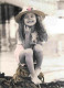 Enfants - Image - Scènes Et Paysages - Fillette Sur Un Quai - CPM - Carte Neuve - Voir Scans Recto-Verso - Scènes & Paysages