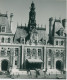 Photo Hotel De Ville De Paris En 1964 Le 25 Aout, Préparatif Pour La Réception Du Président De Gaulle, Format 19/23 - Orte