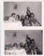 2 Alte Fotos  Vintage.Familie Im Wohnzimmer Ca 1950. (  B9  ) - Anonieme Personen