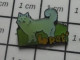 511C Pin's Pins / Beau Et Rare / ANIMAUX / CHIEN BLEU CIEL GENRE HUSKY NAUTIQUE ? 4 PAT' - Animals