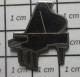 511c Pin's Pins / Beau Et Rare / MUSIQUE / GRAND PIANO A QUEUE NOIR  ET METAL ACIER - Musique