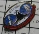 611B Pin's Pins / Beau Et Rare / ESPACE / MISSION NASA NAVETTE CHALLENGER BRAND GIBSON Et Cie ARME FATALE 12 ? - Raumfahrt