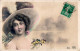Carte 1900 Femme élégante Avec Chapeau Et Pensées - Mujeres