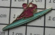 511D Pin's Pins / Beau Et Rare / SPORTS / CANOE KAYAK COULEUR VERT D'EAU ET RAMEUR COULEUR CASSIS !! - Canoa