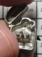 811F  Pin's Pins / Beau Et Rare / MARQUES / MINI PIN'S BRIQUET GENRE ZIPPO METAL ACIER - Trademarks