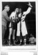 GRANDE PHOTO ORIGINALE  BOXE TOMMY COLLINS ET JIMMY CARTER  1953 FORMAT 23 X 18 CM - Sonstige & Ohne Zuordnung